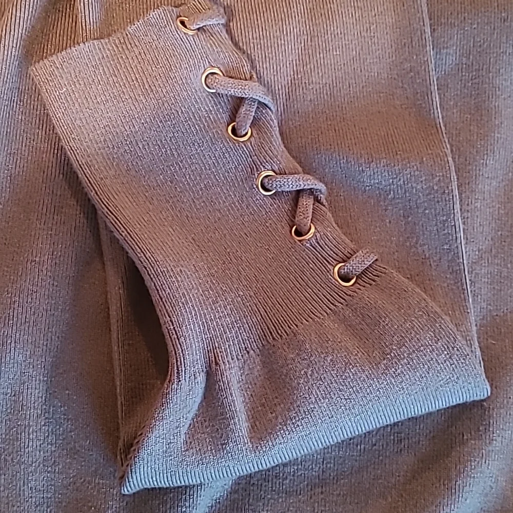 Lace cuff sweater - Picture 2 of 4